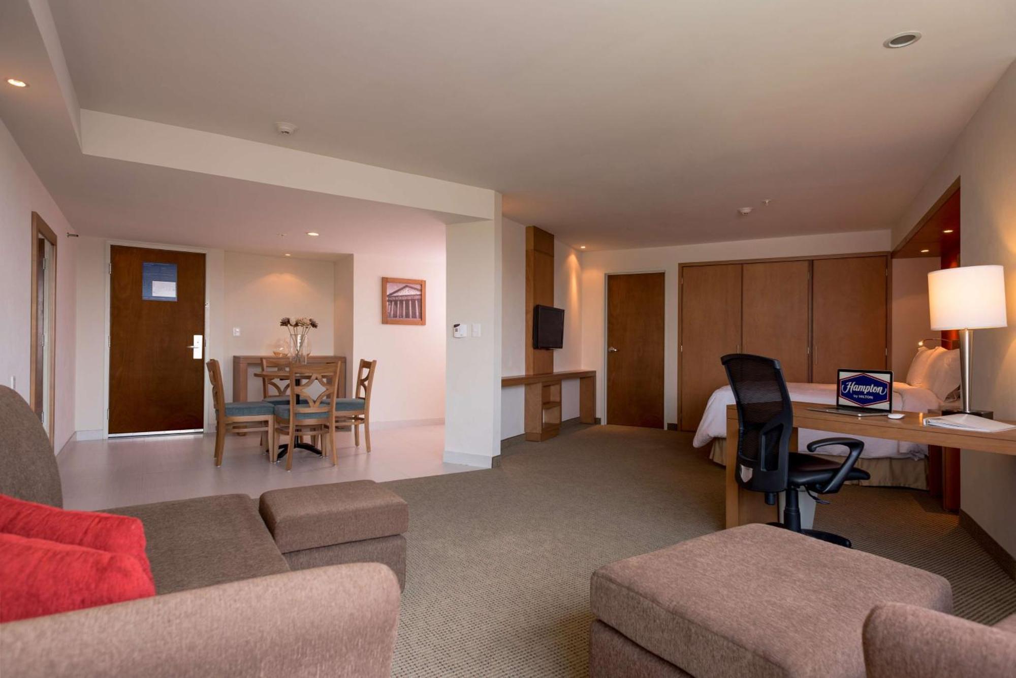 Hotel Hampton By Hilton Expo