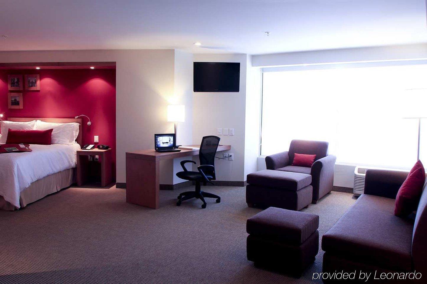 Hotel Hampton By Hilton Expo 3*